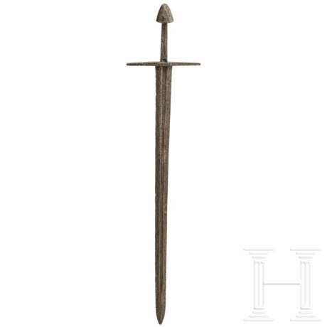 Ritterliches Schwert mit Bienenkorbknauf, England, um 1150 - 1200 - Foto 2