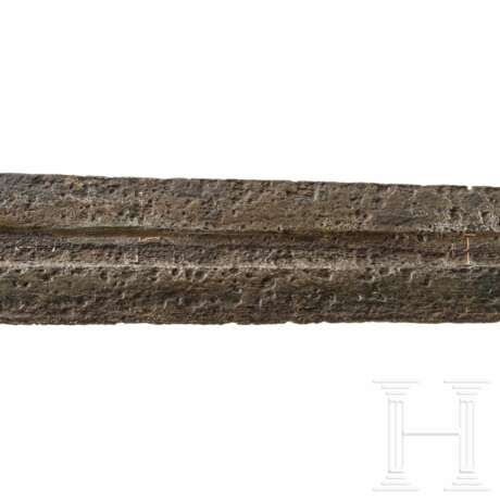 Ritterliches Schwert mit Bienenkorbknauf, England, um 1150 - 1200 - Foto 6
