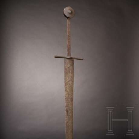 Seltenes zweihändiges Kampfschwert mit schwerer einschneidiger Klinge, deutsch, um 1350 - 1400 - Foto 1