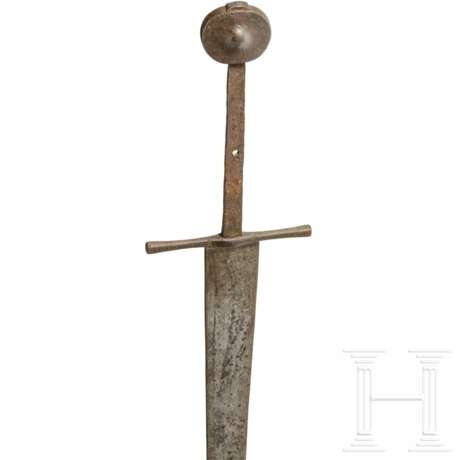 Seltenes zweihändiges Kampfschwert mit schwerer einschneidiger Klinge, deutsch, um 1350 - 1400 - Foto 4