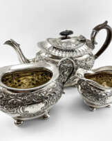 Чайный сервиз "William Briggs & Co". Рококо, Англия, глубокое серебрение, 1875-1900 гг. Чайный сервиз "William Briggs & Co". Рококо, Англия, глубокое серебрение, 1875-1900 гг.