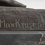 Carl Max Kruse (Berlin 1854 - Bad Kösen 1942). Bronze-Skulptur 'Siegerbote von Marathon' - Foto 3