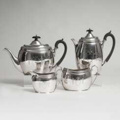 Edward Barnard & Sons Ltd reg. 1910. Englisches Kaffee- und Teeservice mit feinem Urnenvasen-Dekor