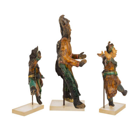 Drei Dachreiter-Figuren aus Keramik. CHINA, 19./20. Jahrhundert. - Foto 4