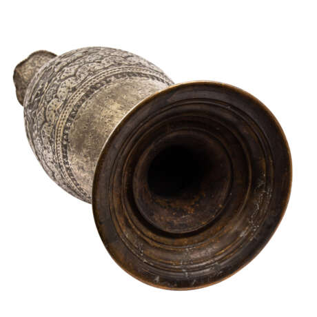 Bodenvase aus Metall. PERSIEN, 1. Hälfte 20. Jahrhundert. - фото 4