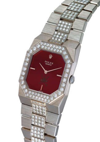 Rolex. ROLEX, WHITE GOLD AND DIAMONDS WITH BURGUNDY DIAL, REF. 4652 - MADE FOR THE SULTANATE OF OMAN - фото 3