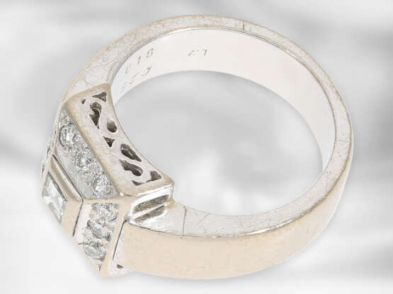 Ring: schwerer dekorativer Weißgoldring mit Diamanten, insgesamt ca. 0,43ct, 18K Gold - Foto 2