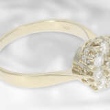Ring: attraktiver Blütenring mit Brillanten von insgesamt ca. 0,9ct, 14K Weißgold - Foto 3