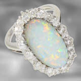 Ring: schöner vintage Opalring mit Brillanten, insgesamt ca. 1ct, 18K Weißgold - Foto 1