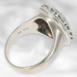 Ring: attraktiver weißgoldener Brillantring mit Opal, insgesamt ca. 1,12ct Brillanten, 18K Gold - photo 3