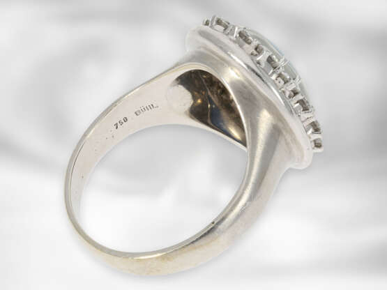 Ring: attraktiver weißgoldener Brillantring mit Opal, insgesamt ca. 1,12ct Brillanten, 18K Gold - фото 3