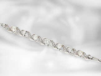 Armband: sehr dekoratives vintage Armband mit Brillanten und Perlen, insgesamt ca. 1,25ct, 14K Weißgold