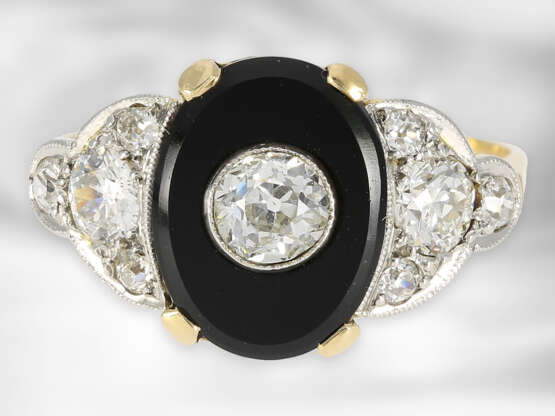 Ring: zierlicher antiker Onyxring mit Diamanten im Altschliff, insgesamt ca. 0,61ct, 18K Gold - Foto 2