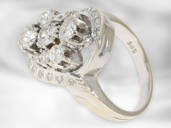 Ring: attraktiver weißgoldener Brillantring, insgesamt ca. 1,33ct, 14K Gold - фото 2