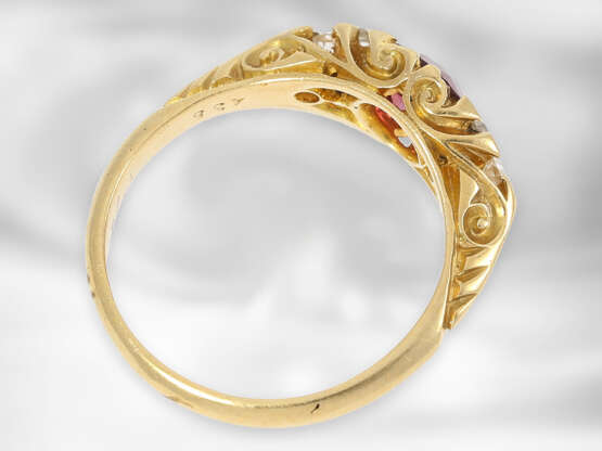 Ring: sehr dekorativer antiker Rubinring mit Altschliff-Diamanten, insgesamt ca. 1ct, 18K Gold, Hallmarks Birmingham 1903 - фото 3
