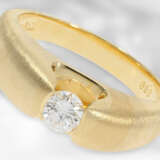 Ring: hochwertiger und ausgefallener Wempe Goldschmiedering mit einem Brillanten von 0,5ct - photo 1