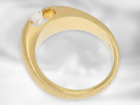 Ring: hochwertiger und ausgefallener Wempe Goldschmiedering mit einem Brillanten von 0,5ct - Foto 2