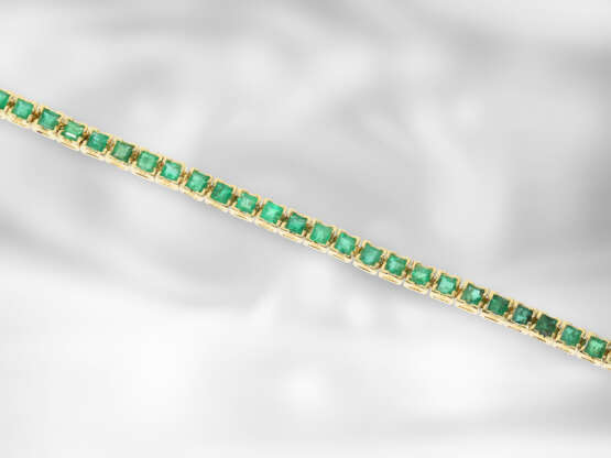 Armband: attraktives vintage Revière-Armband mit Smaragden im Karreschliff, insgesamt ca. 3ct, 18K Gelbgold - Foto 2