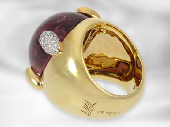 Ring: sehr schöner, schwerer Designerring mit außergewöhnlich großem Turmalincabochon und Brillanten, ca. 40ct, 18K Gelbgold - photo 3