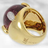 Ring: sehr schöner, schwerer Designerring mit außergewöhnlich großem Turmalincabochon und Brillanten, ca. 40ct, 18K Gelbgold - Foto 3