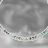 Collier: interessantes vintage Collier mit Diamanten, Saphiren und Smaragden, insgesamt 1,8ct, 18K Weißgold - фото 1