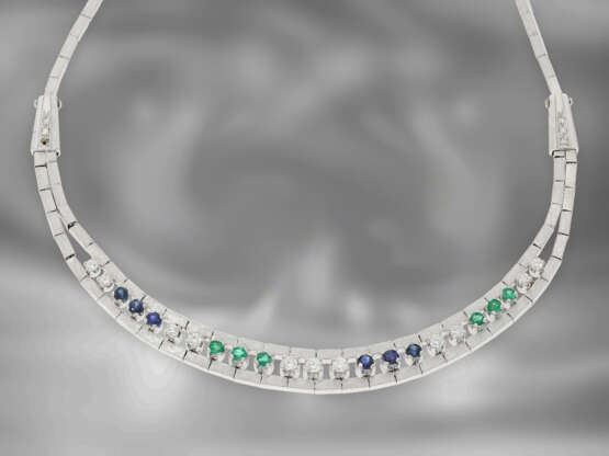 Collier: interessantes vintage Collier mit Diamanten, Saphiren und Smaragden, insgesamt 1,8ct, 18K Weißgold - Foto 1
