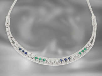 Collier: interessantes vintage Collier mit Diamanten, Saphiren und Smaragden, insgesamt 1,8ct, 18K Weißgold