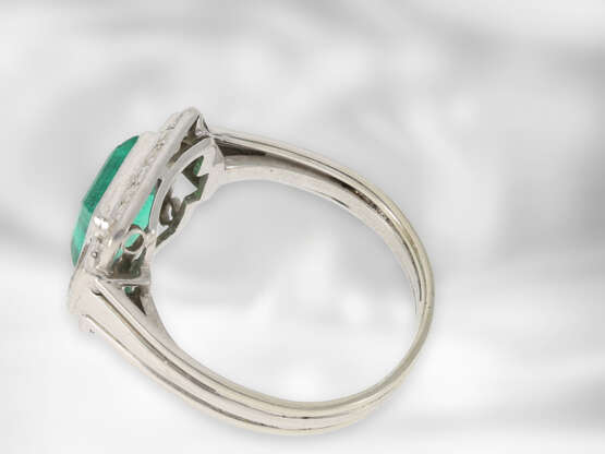Ring: hochwertig gearbeiteter vintage Smaragd/Diamant-Goldschmiedering aus Platin, Smaragd ca. 1,8ct, Diamanten ca. 0,55ct - photo 3