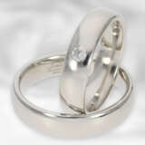 Ring: Paar neuwertiger Trauringe, 1 Ring mit Brillant, 950er Platin - photo 1