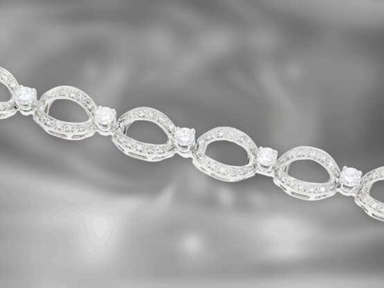 Armband: sehr dekoratives vintage Diamantarmband, insgesamt ca. 2,5ct, 18K Weißgold - photo 2