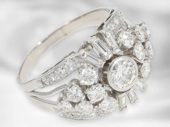 Ring: hochkarätiger, ehemals sehr teurer Platinring mit Diamantbesatz, insgesamt ca. 2,03ct, 950er Platin - фото 1