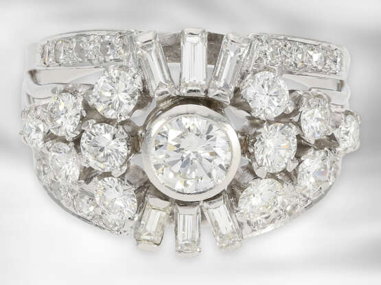 Ring: hochkarätiger, ehemals sehr teurer Platinring mit Diamantbesatz, insgesamt ca. 2,03ct, 950er Platin - photo 2