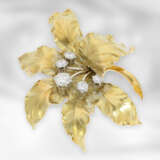 Brosche/Nadel: hochwertige vintage Goldschmiedearbeit, florale Brosche mit Brillanten, insgesamt ca. 1,13ct, 18K Gelbgold - photo 3