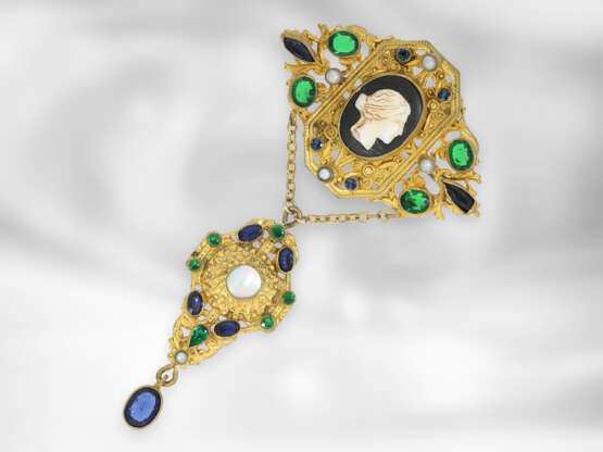 Brosche/Nadel: interessante sehr dekorative antike Brosche mit Kamee, Perlmutt, Farbsteinen und kleinen Perlen, 19. Jahrhundert. - фото 1