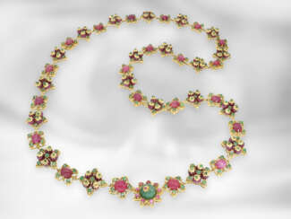 Kette/Collier: hochdekoratives, opulent mit Rubinen und Smaragden besetztes antikes Collier, insgesamt ca. 173,3ct, Indien, Margul, 19. Jahrhundert