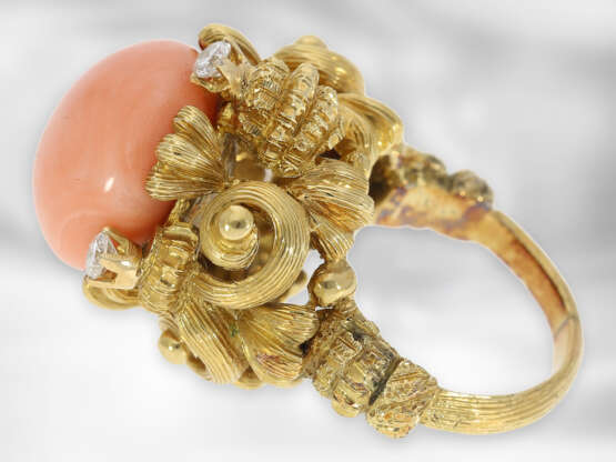 Ring/Ohrschmuck: sehr dekoratives, opulent verziertes antikes Schmuckset mit Engelshautkoralle und Brillanten, insgesamt ca. 0,73ct, 14K Gold - фото 2