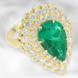 Ring: wertvoller Brillantring mit großem Smaragdtropfen, insgesamt ca. 6,4ct, 18K Gelbgold - photo 1