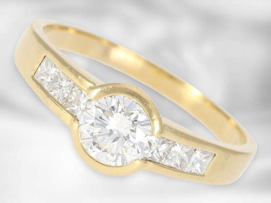 Ring: interessanter Gelbgoldring mit Brillant von ca. 1,09ct und Diamanten von insgesamt ca. 0,6ct, 14K Gold - photo 1