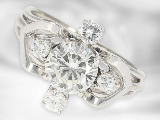 Ring: hochwertiger vintage Platinring mit einem Brillanten von ca. 1,19ct und Altschliff-Diamanten, insgesamt ca. 1,55ct - фото 1
