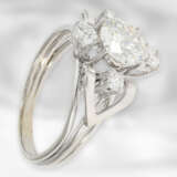 Ring: hochwertiger vintage Platinring mit einem Brillanten von ca. 1,19ct und Altschliff-Diamanten, insgesamt ca. 1,55ct - photo 2