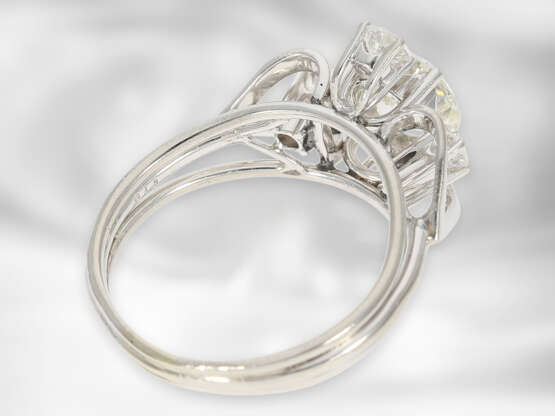 Ring: hochwertiger vintage Platinring mit einem Brillanten von ca. 1,19ct und Altschliff-Diamanten, insgesamt ca. 1,55ct - photo 3