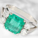 Ring: hochfeiner Smaragdring mit Brillanten, Anfertigung von Hofjuwelier Roesner, insgesamt ca. 3,32ct, 18K Weißgold, Handarbeit - Foto 2