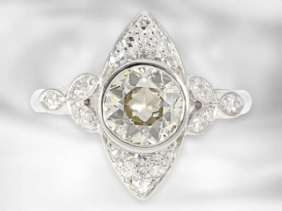Ring: attraktiver, vermutlich antiker Platin-Marquisering mit großem Altschliff-Diamanten von ca. 1,25ct, 950er Platin - Foto 1