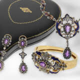 Collier/Armreif/Ohrringe: einzigartiges antikes Schmuckset, Gold/Emaille, Amethyste, Diamanten und Perlen, vermutlich Österreich-Ungarn 19. Jahrhundert. - photo 1