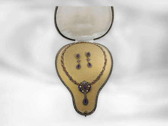 Collier/Armreif/Ohrringe: einzigartiges antikes Schmuckset, Gold/Emaille, Amethyste, Diamanten und Perlen, vermutlich Österreich-Ungarn 19. Jahrhundert. - photo 8