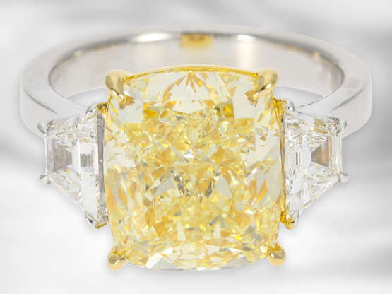 Ring: exquisiter und äußerst wertvoller Diamantring mit gelbem Fancy Diamant von 8,02ct und 2 allerfeinsten weißen Trapezdiamanten, GIA-Report - photo 3