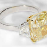Ring: exquisiter und äußerst wertvoller Diamantring mit gelbem Fancy Diamant von 8,02ct und 2 allerfeinsten weißen Trapezdiamanten, GIA-Report - photo 6