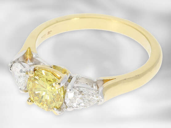 Ring: wertvoller handgefertigter Diamantring mit einem fancy intense yellow Brillant, natural color, 1,02ct, 18K Gold, mit GIA Report No. 8313491 - Foto 2