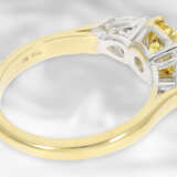 Ring: wertvoller handgefertigter Diamantring mit einem fancy intense yellow Brillant, natural color, 1,02ct, 18K Gold, mit GIA Report No. 8313491 - фото 3