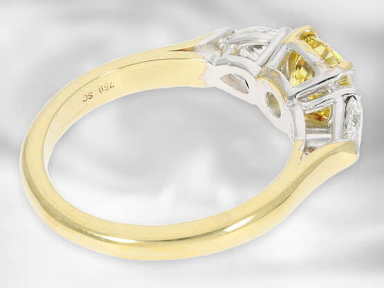 Ring: wertvoller handgefertigter Diamantring mit einem fancy intense yellow Brillant, natural color, 1,02ct, 18K Gold, mit GIA Report No. 8313491 - фото 3